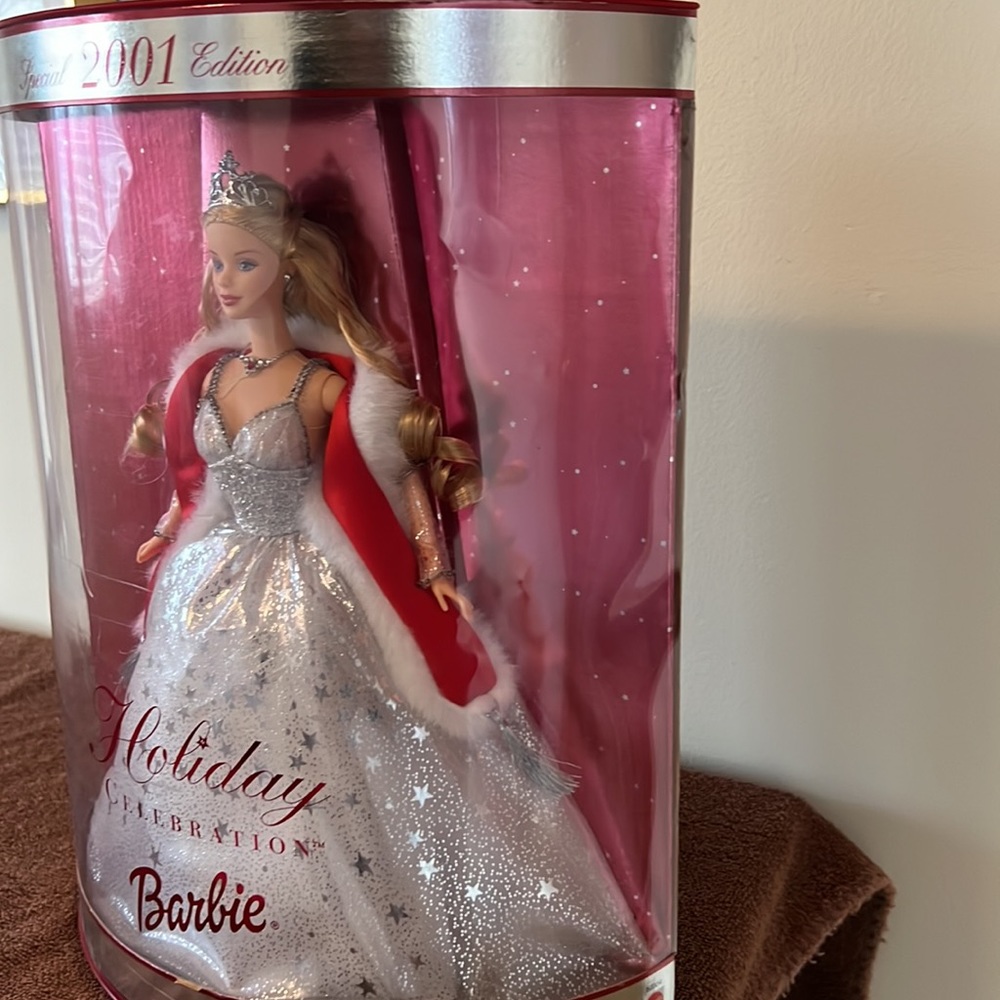2001 Holiday Barbie - Picture 5 of 6